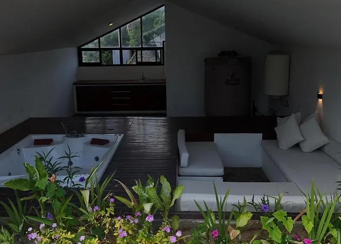 Villa El *